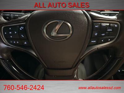 2019 Lexus ES 300h Ultra Luxury  Panoramic Roof Navigation Loaded - Photo 16 - Escondido, CA 92029