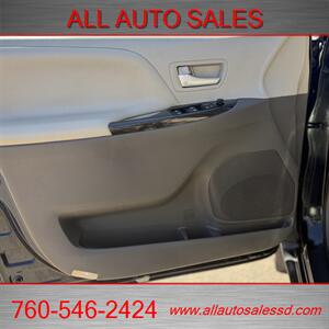 2017 Toyota Sienna XLE 7-Passenger   - Photo 27 - Escondido, CA 92029