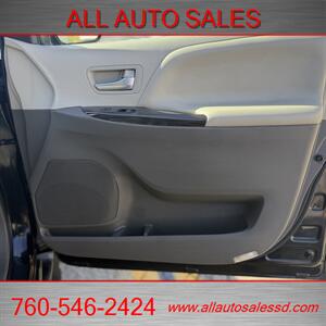 2017 Toyota Sienna XLE 7-Passenger   - Photo 28 - Escondido, CA 92029