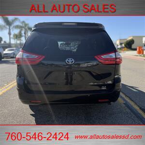 2017 Toyota Sienna XLE 7-Passenger   - Photo 6 - Escondido, CA 92029