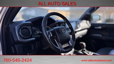 2019 Toyota Tacoma TRD Off-Road   - Photo 13 - Escondido, CA 92029