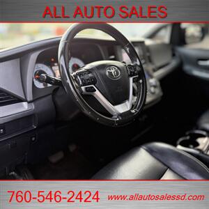 2018 Toyota Sienna SE Premium 8-Passeng - Photo 19 - Escondido, CA 92029