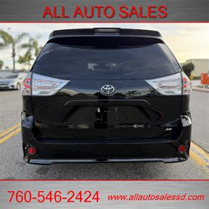 2018 Toyota Sienna SE Premium 8-Passeng - Photo 7 - Escondido, CA 92029