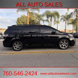 2018 Toyota Sienna SE Premium 8-Passeng - Photo 10 - Escondido, CA 92029