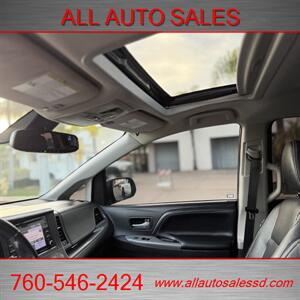 2018 Toyota Sienna SE Premium 8-Passeng - Photo 30 - Escondido, CA 92029