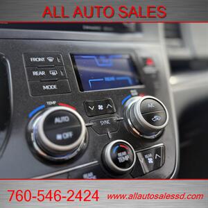 2018 Toyota Sienna SE Premium 8-Passeng - Photo 15 - Escondido, CA 92029