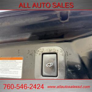 2018 Toyota Sienna SE Premium 8-Passeng - Photo 13 - Escondido, CA 92029