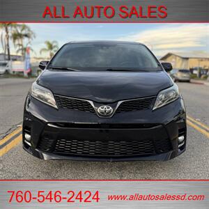 2018 Toyota Sienna SE Premium 8-Passeng - Photo 4 - Escondido, CA 92029