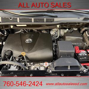 2018 Toyota Sienna SE Premium 8-Passeng - Photo 35 - Escondido, CA 92029