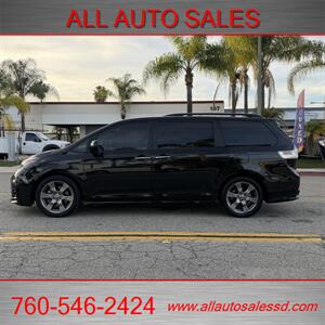2018 Toyota Sienna SE Premium 8-Passeng - Photo 9 - Escondido, CA 92029