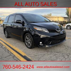2018 Toyota Sienna SE Premium 8-Passeng - Photo 3 - Escondido, CA 92029