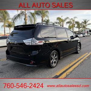 2018 Toyota Sienna SE Premium 8-Passeng - Photo 8 - Escondido, CA 92029