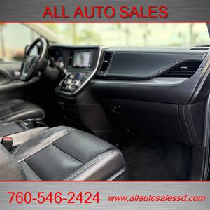 2018 Toyota Sienna SE Premium 8-Passeng - Photo 25 - Escondido, CA 92029