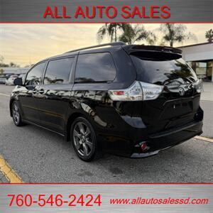 2018 Toyota Sienna SE Premium 8-Passeng - Photo 6 - Escondido, CA 92029