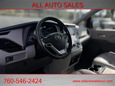 2019 Toyota Sienna XLE Premium 8-Passenger   - Photo 13 - Escondido, CA 92029