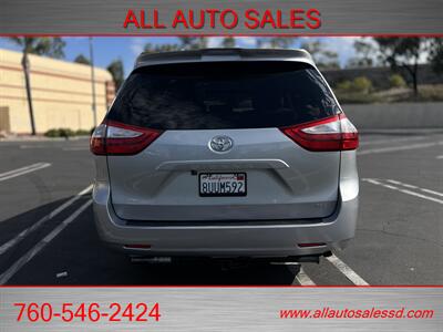2019 Toyota Sienna XLE Premium 8-Passenger   - Photo 10 - Escondido, CA 92029