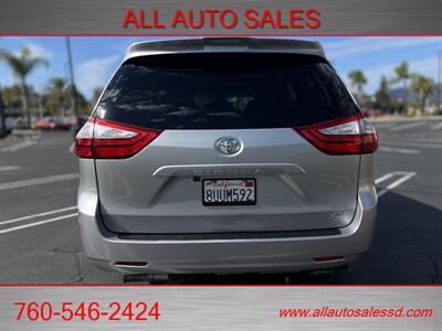 2019 Toyota Sienna XLE Premium 8-Passenger   - Photo 12 - Escondido, CA 92029