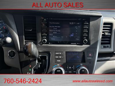 2019 Toyota Sienna XLE Premium 8-Passenger   - Photo 17 - Escondido, CA 92029