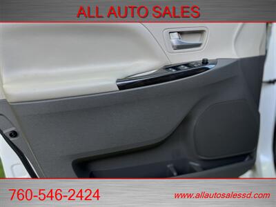 2015 Toyota Sienna XLE 8-Passenger   - Photo 33 - Escondido, CA 92029