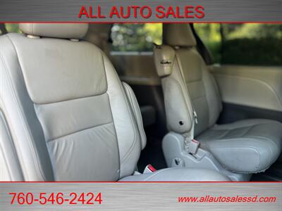 2015 Toyota Sienna XLE 8-Passenger   - Photo 25 - Escondido, CA 92029