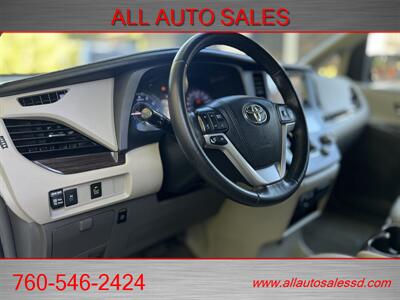 2015 Toyota Sienna XLE 8-Passenger   - Photo 16 - Escondido, CA 92029