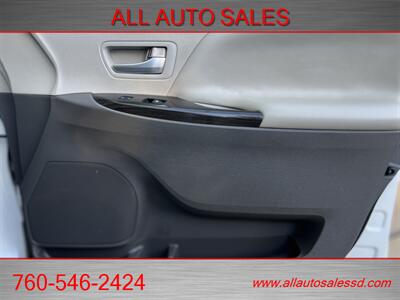 2015 Toyota Sienna XLE 8-Passenger   - Photo 32 - Escondido, CA 92029