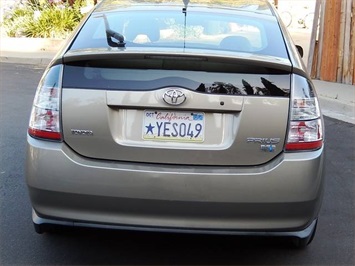 2005 Toyota Prius Package 5   - Photo 8 - San Diego, CA 92126