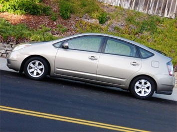 2004 Toyota Prius 1 Owner   - Photo 2 - San Diego, CA 92126