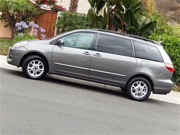 2004 Toyota Sienna XLE Limited 7 Passenger   - Photo 1 - San Diego, CA 92126