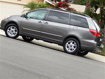 2004 Toyota Sienna XLE Limited 7 Passenger   - Photo 10 - San Diego, CA 92126