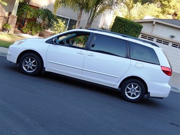 2004 Toyota Sienna LE 7 Passenger   - Photo 1 - San Diego, CA 92126