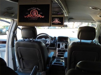 2010 Chrysler Town & Country Touring   - Photo 21 - San Diego, CA 92126