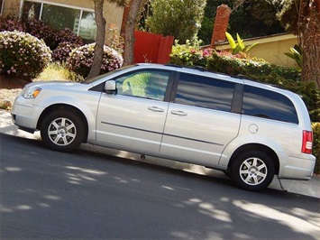 2010 Chrysler Town & Country Touring   - Photo 6 - San Diego, CA 92126