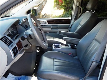 2010 Chrysler Town & Country Touring   - Photo 18 - San Diego, CA 92126