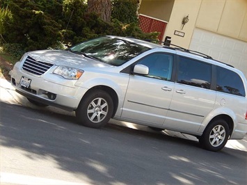 2010 Chrysler Town & Country Touring   - Photo 7 - San Diego, CA 92126