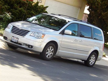 2010 Chrysler Town & Country Touring   - Photo 9 - San Diego, CA 92126