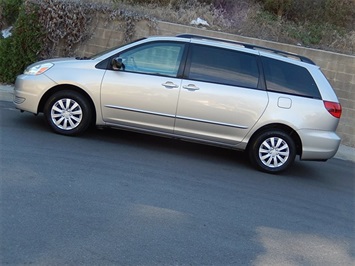 2005 Toyota Sienna LE 8 Passenger   - Photo 4 - San Diego, CA 92126