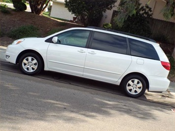 2004 Toyota Sienna XLE  - 1 OWNER !!   - Photo 10 - San Diego, CA 92126