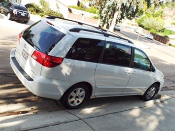 2004 Toyota Sienna XLE  - 1 OWNER !!   - Photo 4 - San Diego, CA 92126