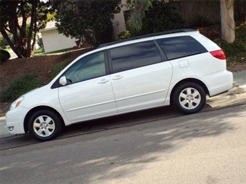 2004 Toyota Sienna XLE  - 1 OWNER !!   - Photo 2 - San Diego, CA 92126