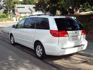 2004 Toyota Sienna XLE  - 1 OWNER !!   - Photo 3 - San Diego, CA 92126