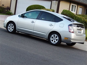 2004 Toyota Prius Package 5   - Photo 6 - San Diego, CA 92126