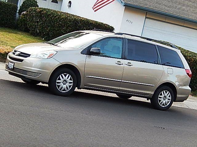 2004 tan toyota sienna minivan