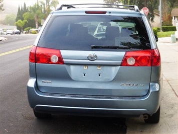 2006 Toyota Sienna LE 7 Passenger   - Photo 2 - San Diego, CA 92126