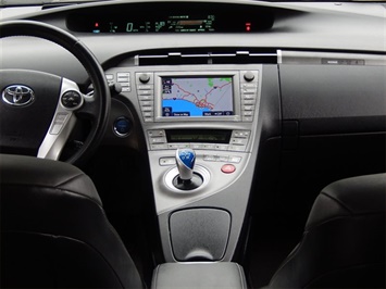 2013 Toyota Prius Plug-in Hybrid Advanced   - Photo 13 - San Diego, CA 92126