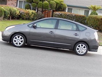 2009 Toyota Prius Touring  Pkg 6 - Photo 1 - San Diego, CA 92126