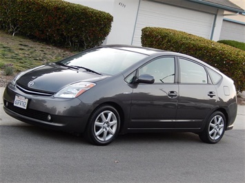 2009 Toyota Prius Touring  Pkg 6 - Photo 2 - San Diego, CA 92126