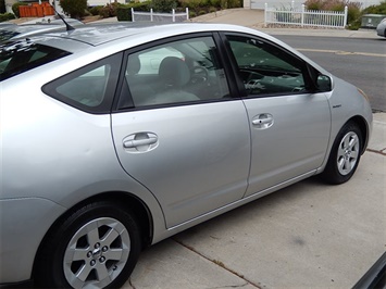 2007 Toyota Prius  Pkg 3 - Photo 4 - San Diego, CA 92126