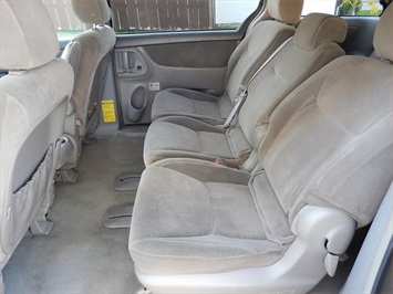 2004 Toyota Sienna LE 8 Passenger   - Photo 8 - San Diego, CA 92126