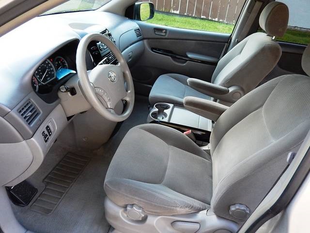 2004 Toyota Sienna Le 8 Passenger